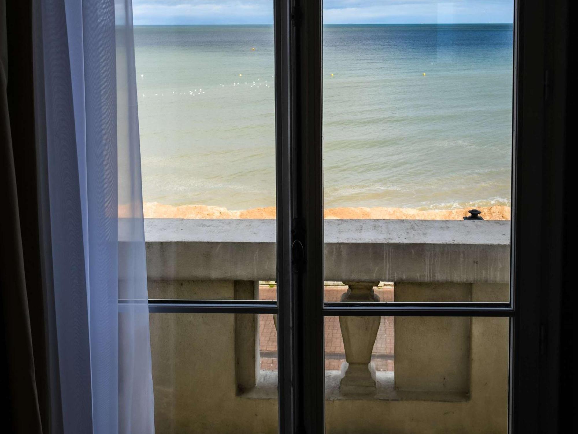 Le Grand Hotel De Cabourg - Mgallery Collection Eksteriør billede