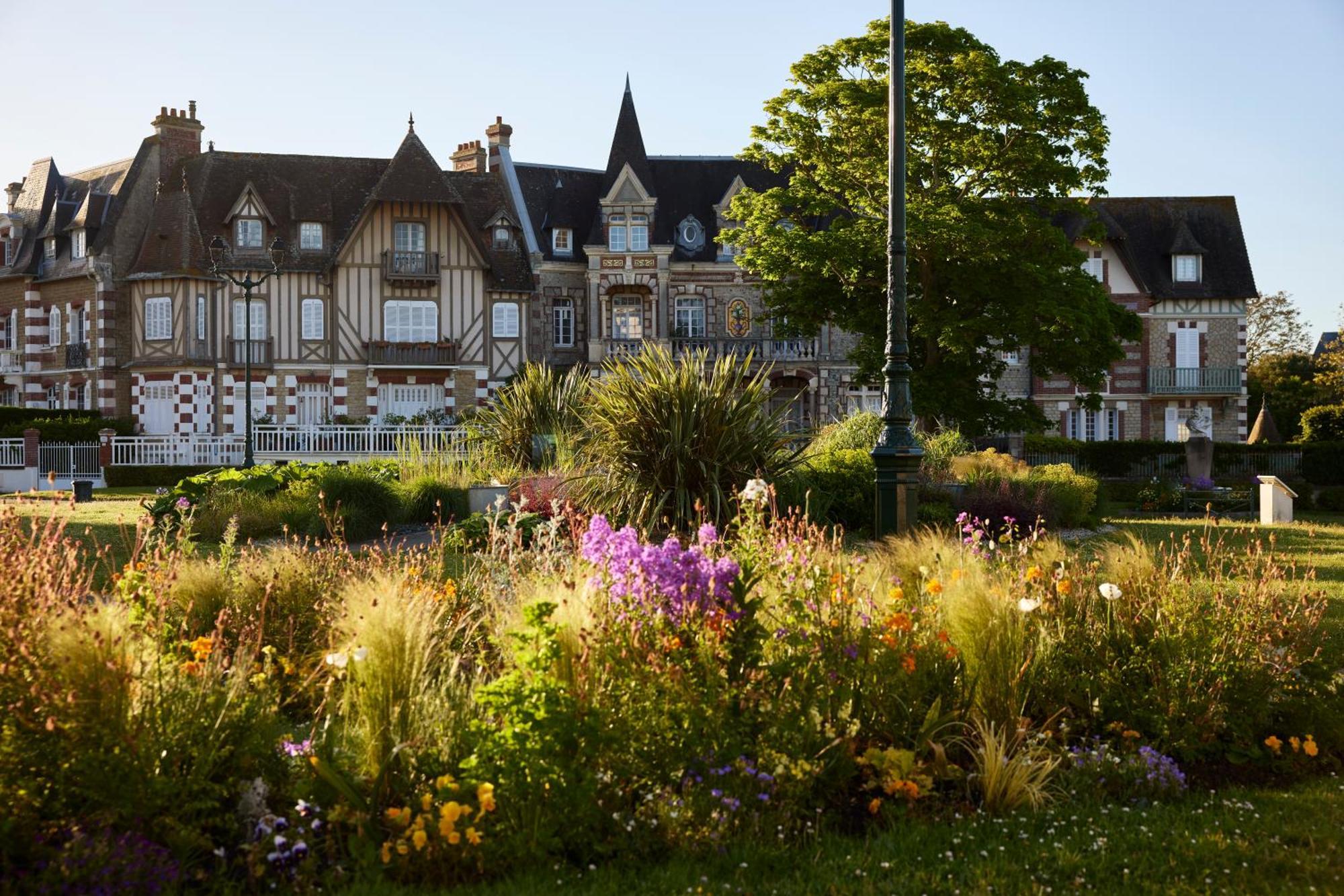 Le Grand Hotel De Cabourg - Mgallery Collection Eksteriør billede