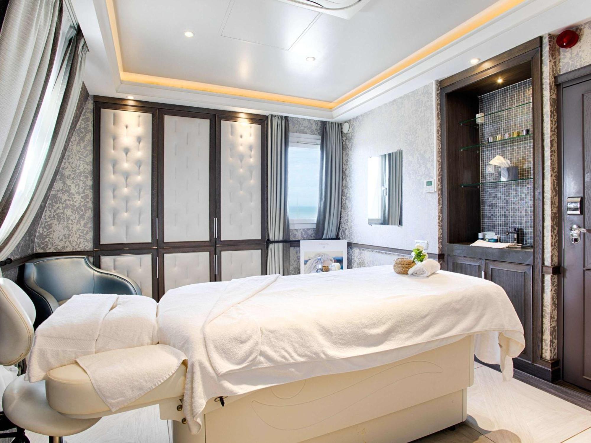 Le Grand Hotel De Cabourg - Mgallery Collection Eksteriør billede